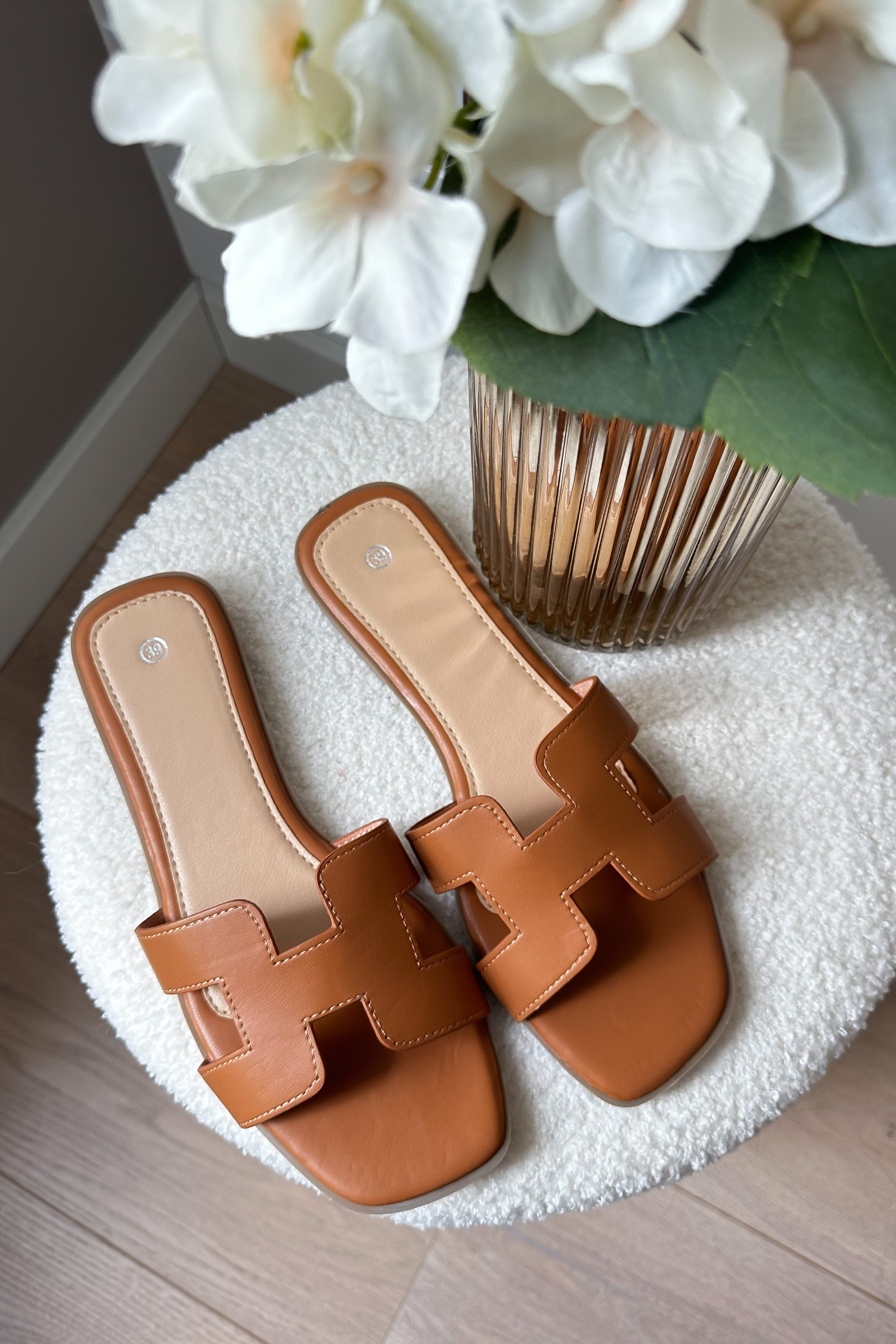 H slipper camel